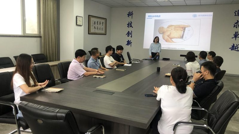 以下是一些公路建造师培训教材的推荐，供考生参考：
