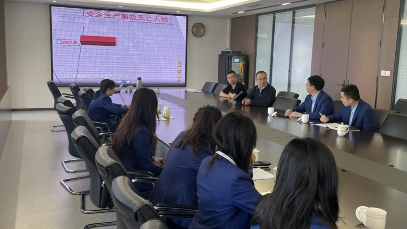 短期职业培训与长期教育：效果差异解析