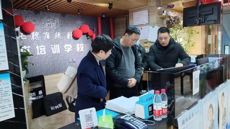 家庭教育指导师报考费用2025：解析影响价格的关键因素**